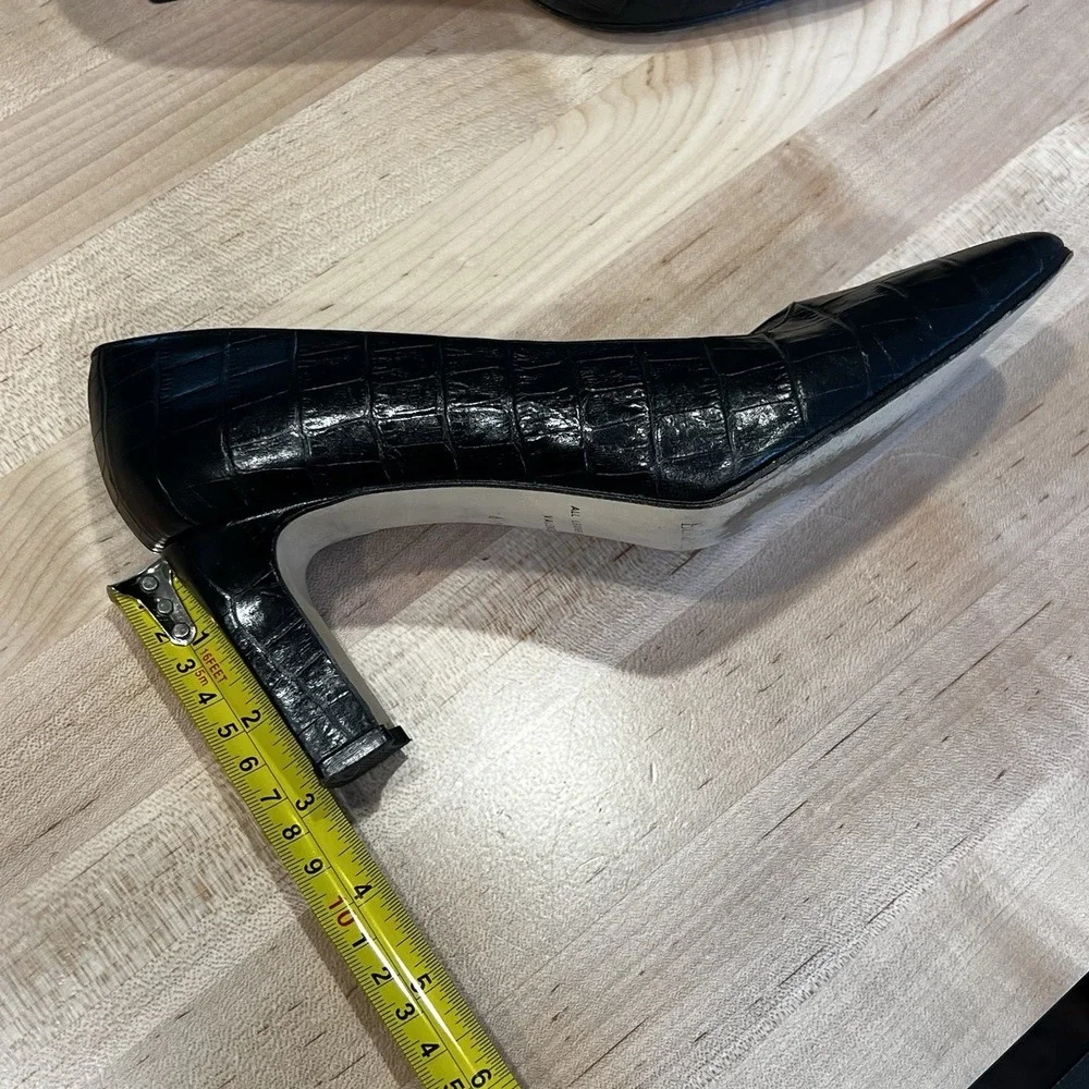 Etienne Aigner Black Textured Leather Classic Design Heels, Women's Size 6.5 W - Picture 6 of 8